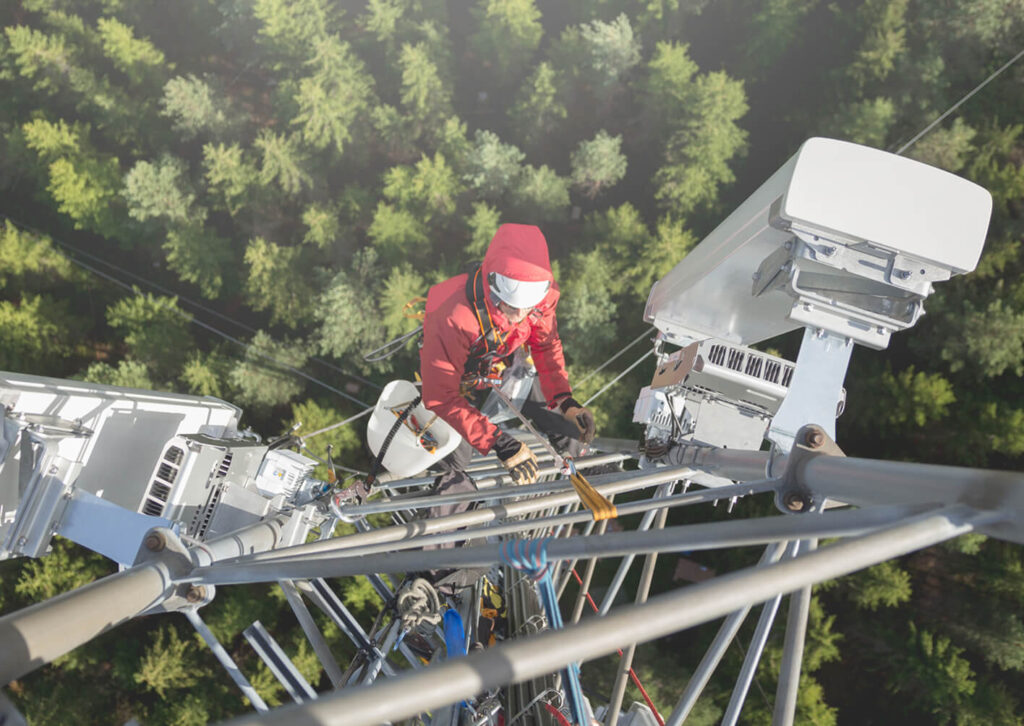 Standalone 4G LTE and 5G for primary, backup, and out-of-band (OOBM) network access